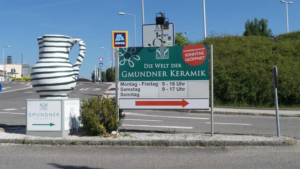 Wolfis Traunseeblick - Mit Kostenlosem Parkplatz Direkt An Der Unterkunft Gmunden Exterior foto