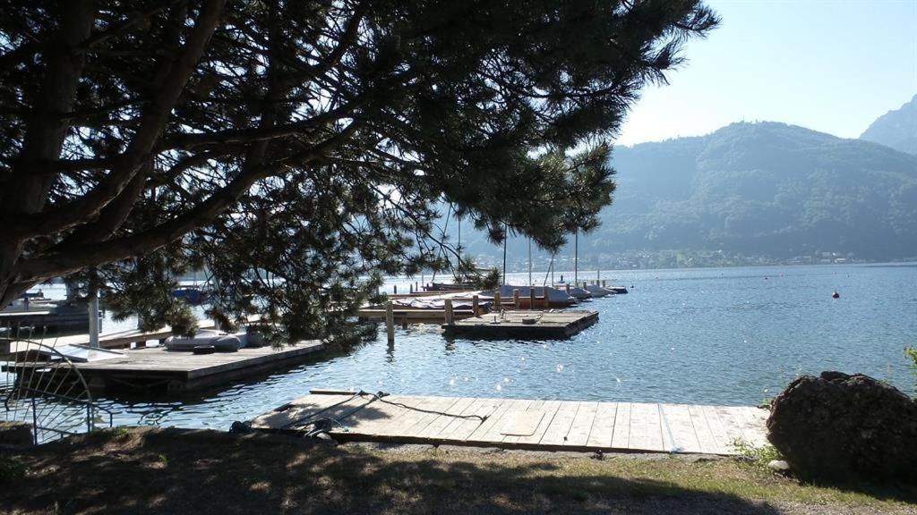 Wolfis Traunseeblick - Mit Kostenlosem Parkplatz Direkt An Der Unterkunft Gmunden Exterior foto