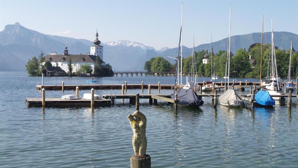 Wolfis Traunseeblick - Mit Kostenlosem Parkplatz Direkt An Der Unterkunft Gmunden Exterior foto