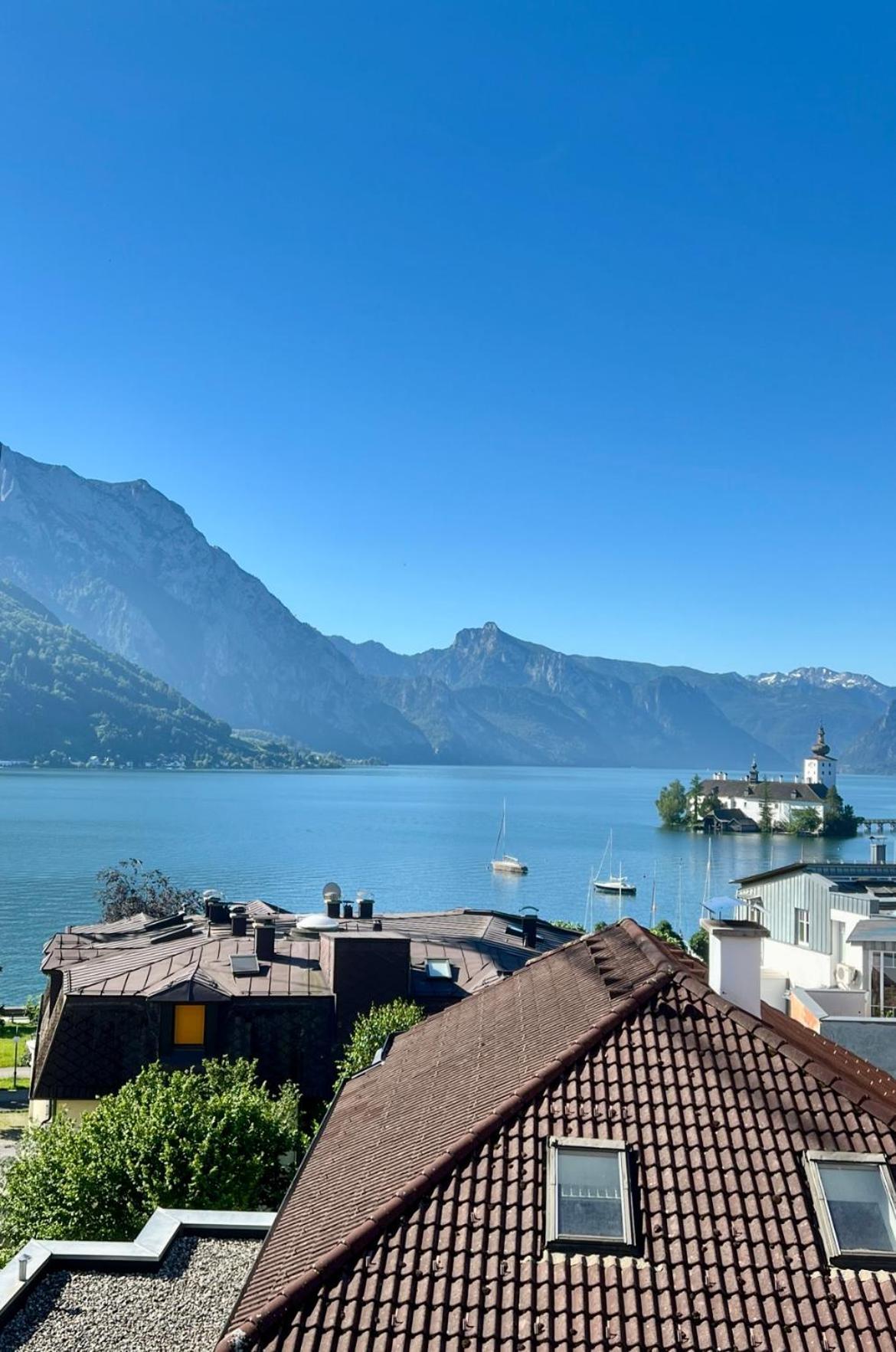 Wolfis Traunseeblick - Mit Kostenlosem Parkplatz Direkt An Der Unterkunft Gmunden Exterior foto